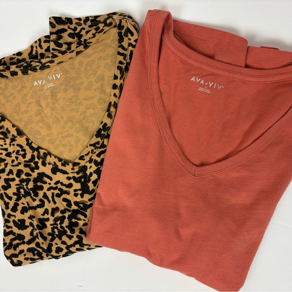 BUNDLE OF 2 Ava & Viv Pullovers Short sleeve Vneck Tops Women’s Sz 2X